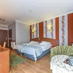 Hotel Doris